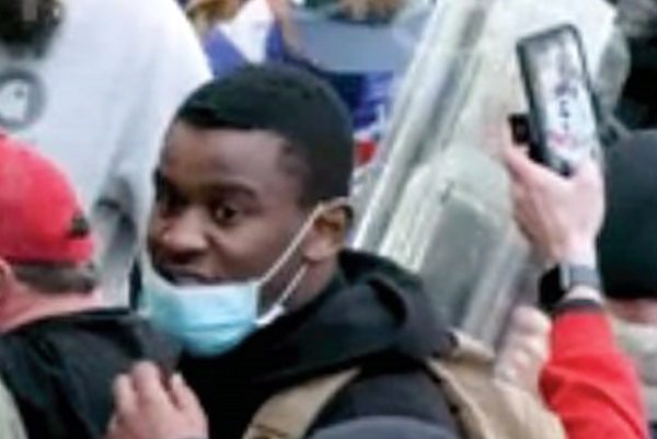 Seis acusados de disturbios en el Capitolio culpan a Trump de "invitarlos"