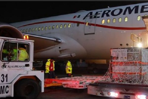 Llega a México el segundo lote de la sustancia activa de vacuna de AstraZeneca