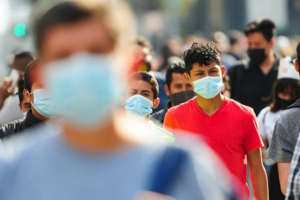 NL establece multas, cárcel o servicio comunitario a quien no use cubrebocas