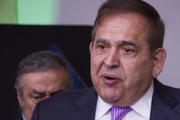 Alonso Ancira está siendo trasladado a México en avión de la FGR