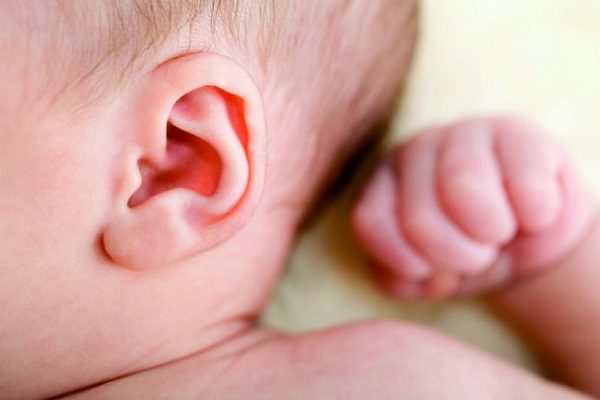 Un pequeño de tres años tenía un diente de leche en el tímpano #VIDEO