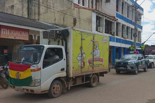 Así fueron transportadas vacunas covid en un camión de pollos #VIDEO
