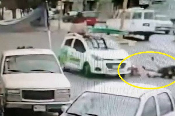 Conductor de TotalPlay atropella a madre e hija en Coacalco #VIDEO