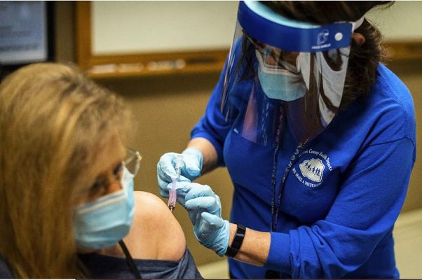 Australia vacunará gratis a refugiados, indocumentados y solicitantes de asilo