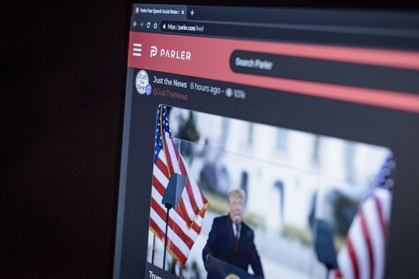 Despiden al CEO y cofundador de Parler, la red social de extrema derecha
