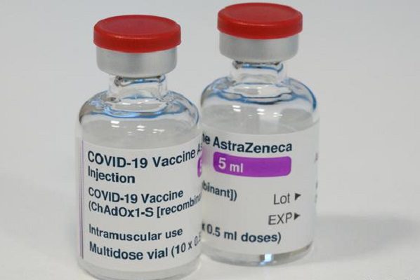 Reino Unido probará combinar vacunas de Pfizer y AstraZeneca