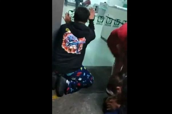 IMSS y Fiscalía CDMX ya investigan muerte de hombre en puerta de clínica
