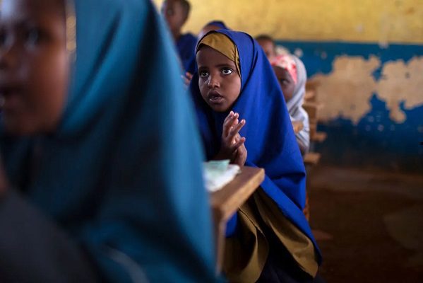 Indonesia prohíbe uso de hijab en escuelas públicas