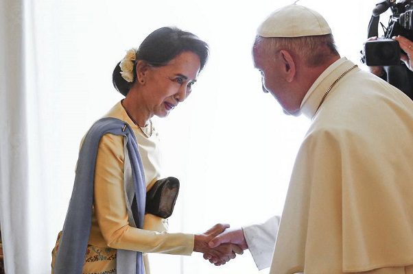 El Papa Francisco se una a la censura por el golpe de Estado en Birmania