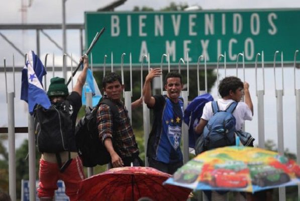 Migrantes "de paso" en México también serán vacunados, confirma Ssa