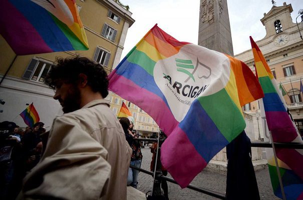 Localidad de Italia considera a homosexuales "grupo de riesgo covid"