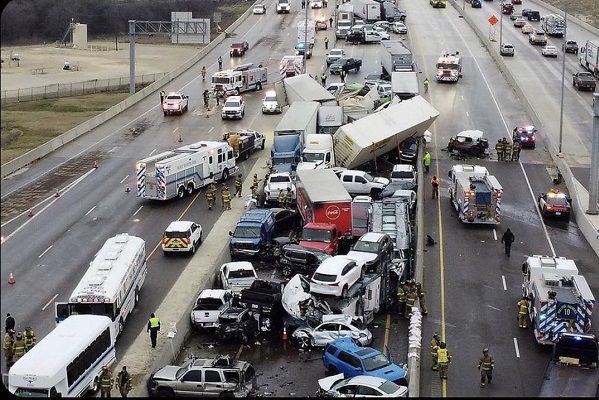Cinco muertos e incontables heridos tras choque de 100 vehículos en Texas #VIDEOS