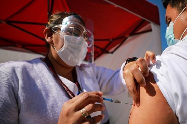 Dos enfermeros son vinculados a proceso por robar vacunas, en Cuernavaca