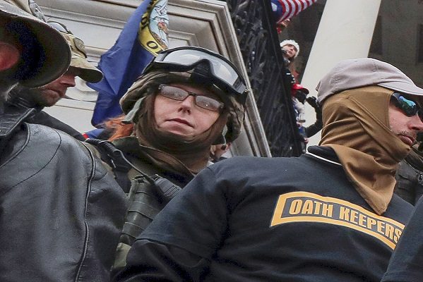 Líder de asalto al Capitolio asegura que seguía instrucciones de Trump