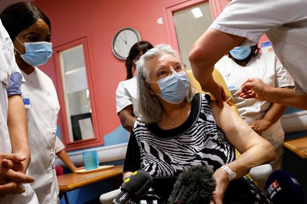 Francia instruye aplicar una dosis de vacuna a quienes ya tuvieron Covid-19