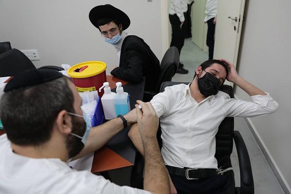 Vacuna de Pfizer tiene eficacia del 94%, reporta estudio israelí