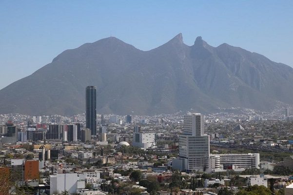 Se registra mega apagón en diversas zonas de Monterrey