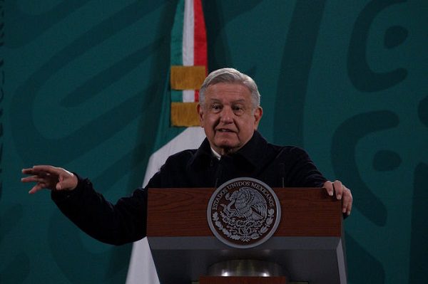 Adultos mayores de zonas urbanas serán vacunados a inicios de marzo: AMLO