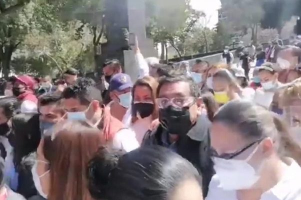 Rodeado de simpatizantes, así fue visto Salgado Macedonio en CDMX