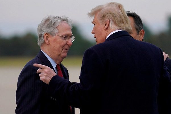 Trump pide a republicanos rebelarse contra su líder