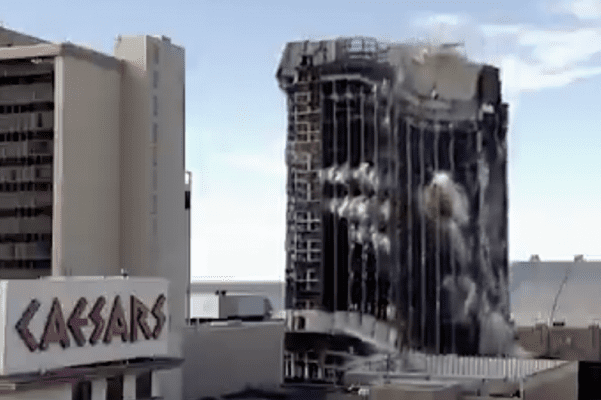 El fin de una era. Demuelen casino de Trump en Nueva Jersey #VIDEOS