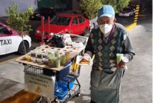 Abuelito que vende postres en Tlalpan se vuelve viral #VIDEO