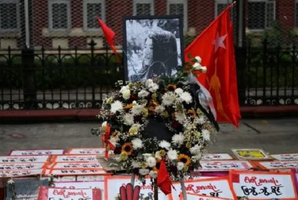 Muere la joven herida durante las protestas en Birmania