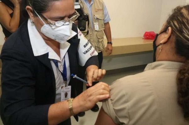 280 tabasqueños se vacunaron anticipadamente. denuncia gobernador del estado
