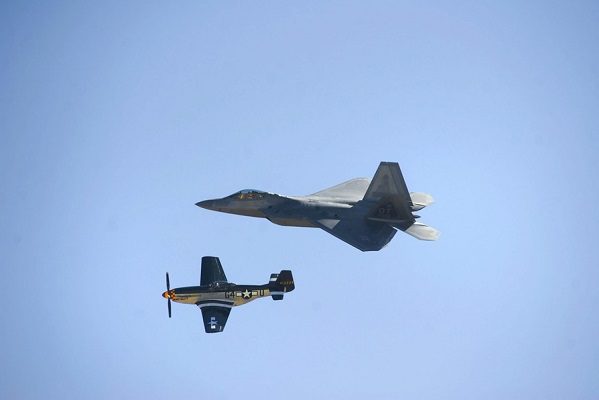 Dos pilotos de la Fuerza Aérea de EU mueren tras accidente
