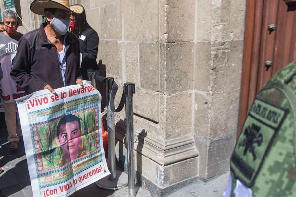 Enviarán a Austria 16 restos humanos posiblemente relacionados con los 43 normalistas