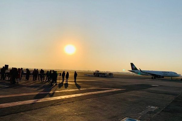 200 mil dosis de Coronavac llegan a México #VIDEO