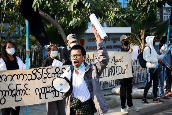 Protestas en Birmania cobran dos víctimas mortales más #VIDEOS