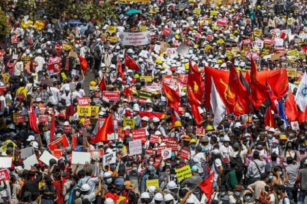 Ejército de Birmania advierte a protestantes que “sufrirán pérdida de vidas”