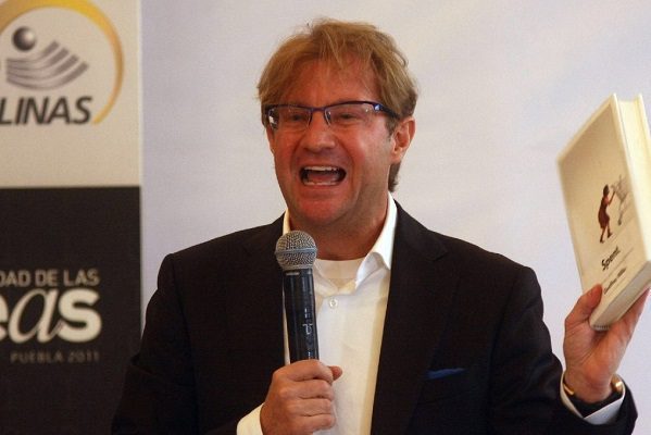 Andrés Roemer se retira como embajador de buena voluntad de la Unesco