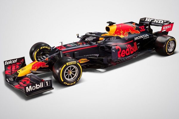 "Checo" Pérez ya tiene nuevo monoplaza y casco con Red Bull #VIDEO