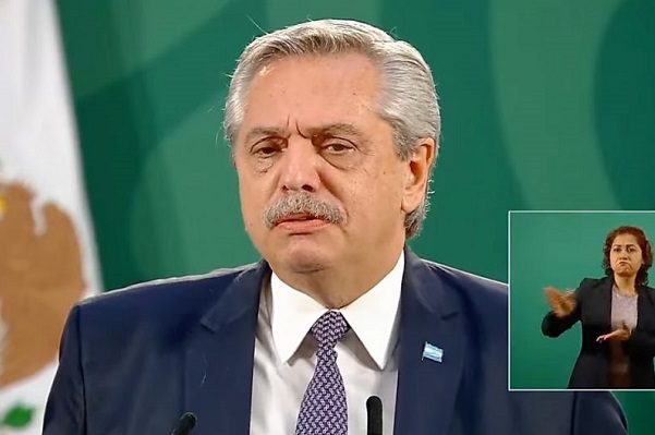 Me vacuné anticipadamente para demostrar que "no era veneno": Alberto Fernández