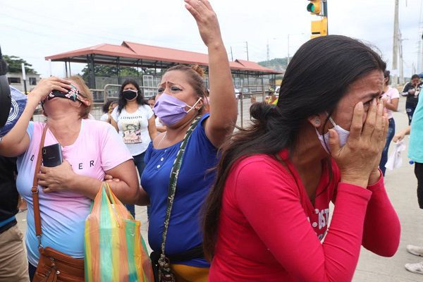 Ya son 79 reos muertos tras motines simultáneos en Ecuador