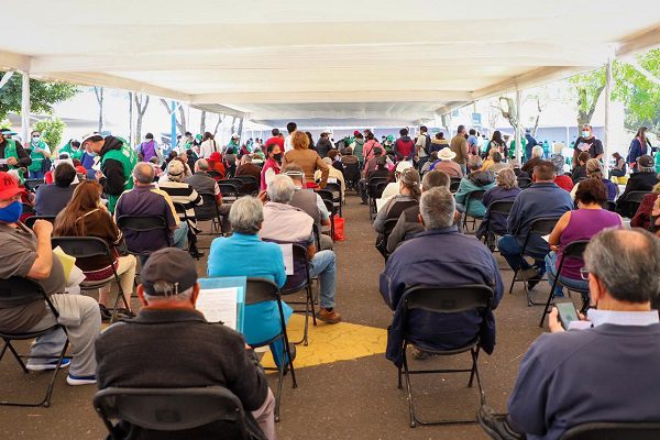 10 mil adultos mayores fueron vacunados en CDMX este miércoles