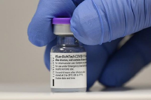 Pfizer probará tres dosis de su vacuna contra variante sudafricana