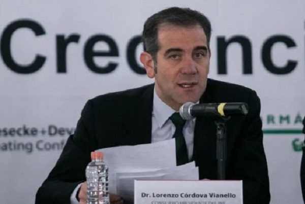 Podría no haber juicio a expresidentes, INE se declara sin recursos