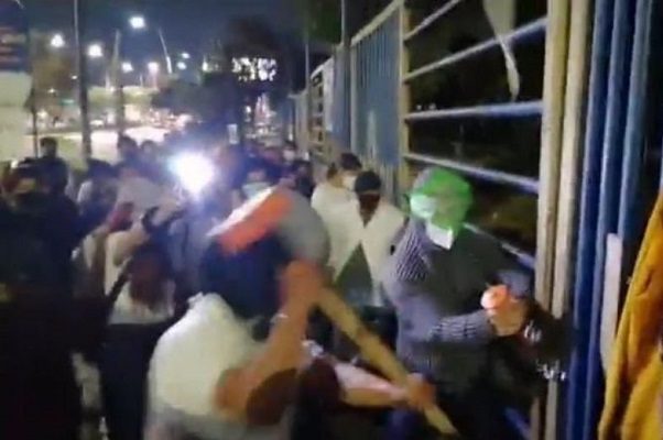 Feministas toman instalaciones de la UNACH por el feminicidio de Mariana #VIDEO