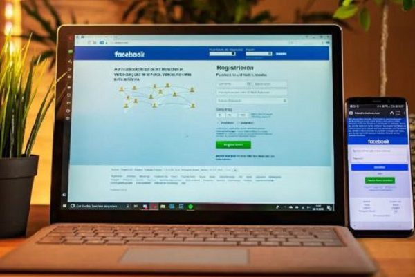 Australia aprueba ley para que Facebook pague a medios locales