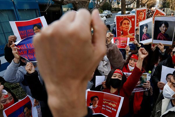 Reino Unido, Facebook e Instagram toman sanciones contra Ejército de Birmania