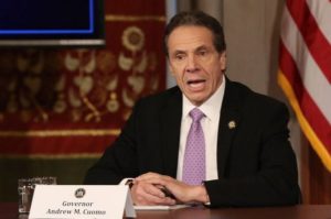 El gobernador de Nueva York suma una nueva denuncia de acoso sexual