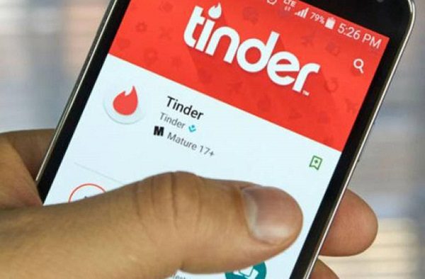 Hombre apuñala a su expareja por descubrir que tenía perfil en Tinder