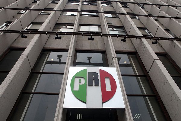 Desbandada en el PRI, renuncian 17 consejeros y dirigentes en CDMX