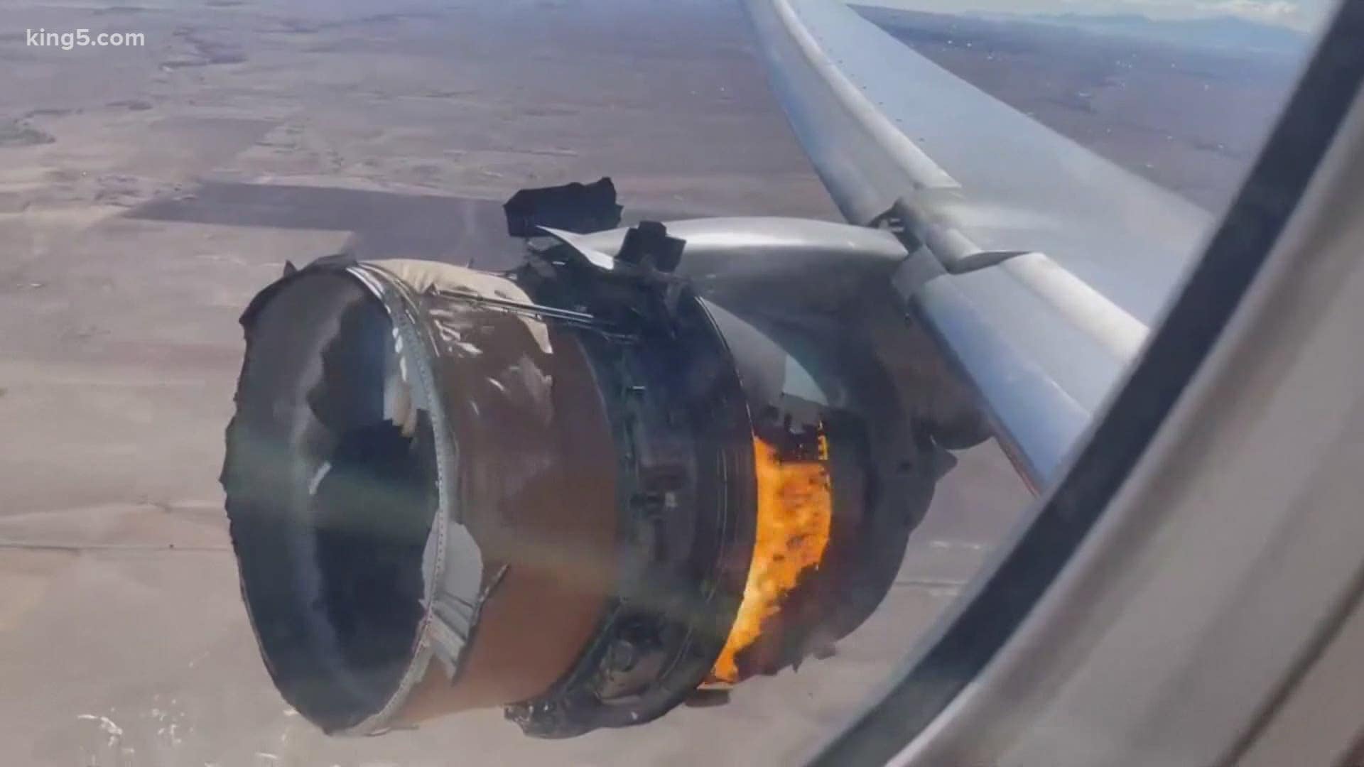 Aerolíneas "paran" aviones Boeing 777, tras aterrizaje de emergencia en Denver