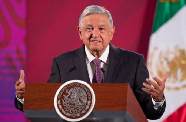 Siete médicos son los que monitorean la salud del presidente López Obrador