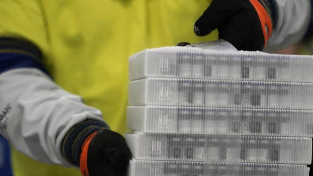 Suiza pide estudiar vacuna contra Covid-19 de AstraZeneca, tras rechazarla