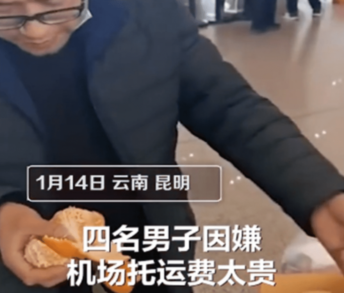 Para no pagar exceso de equipaje, comen 30 kilos de naranjas en media hora